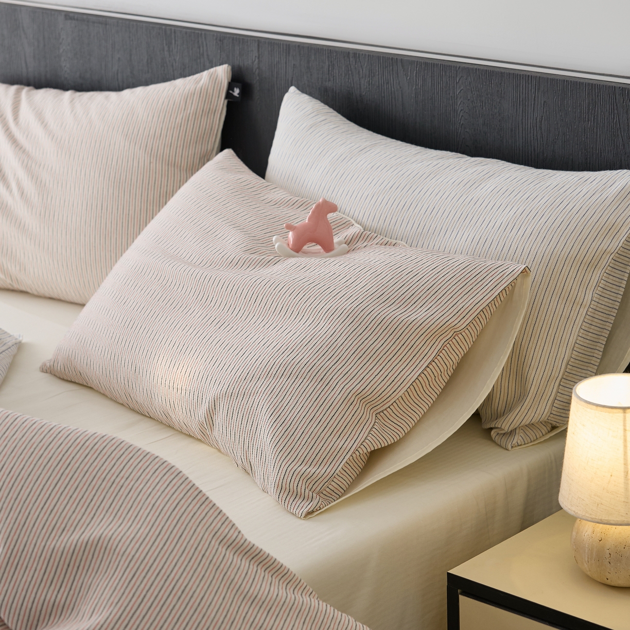 91家纺网 家纺一手货源 找家纺 安莱生活 2025新款精梳纱色织提花四件套-森韵 森韵-红蓝彩条