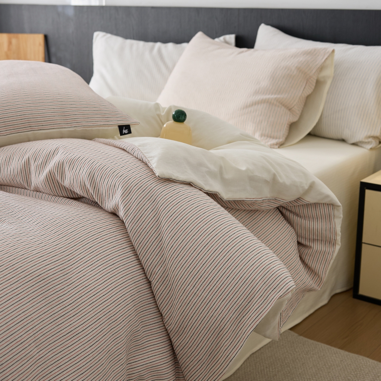 91家纺网 家纺一手货源 找家纺 安莱生活 2025新款精梳纱色织提花四件套-森韵 森韵-红蓝彩条