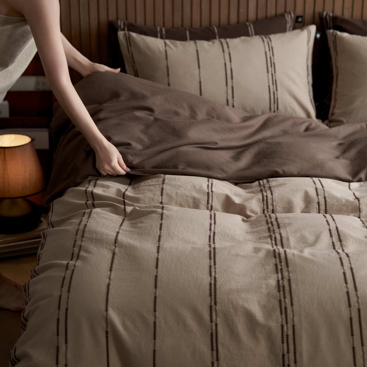 91家纺网 家纺一手货源 找家纺 安莱生活 2025新款水洗色织提花四件套--巷往印记 巷往印记-榛果