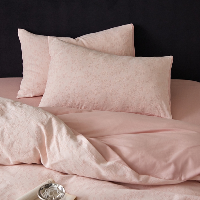 91家纺网 家纺一手货源 找家纺 优品阁 2025新款全棉纯棉A类人字斜三层纱提花四件套-叶叶情深系列 叶叶情深-公主粉