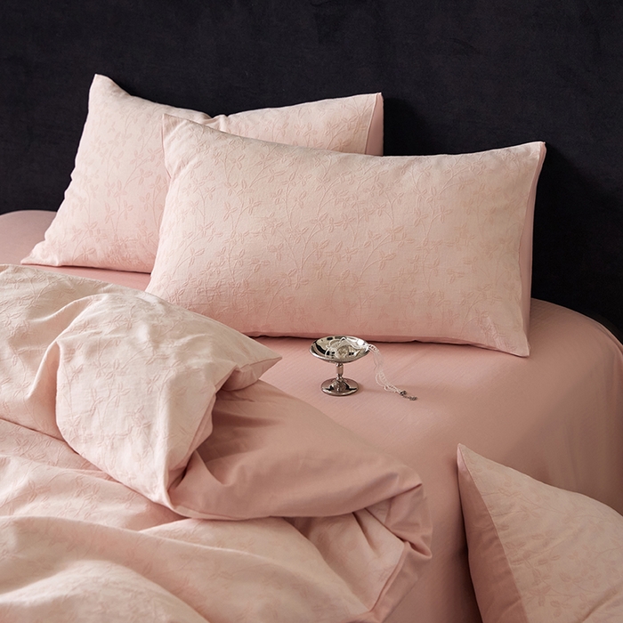 91家纺网 家纺一手货源 找家纺 优品阁 2025新款全棉纯棉A类人字斜三层纱提花四件套-叶叶情深系列 叶叶情深-公主粉