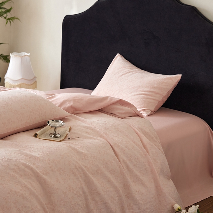 91家纺网 家纺一手货源 找家纺 优品阁 2025新款全棉纯棉A类人字斜三层纱提花四件套-叶叶情深系列 叶叶情深-公主粉