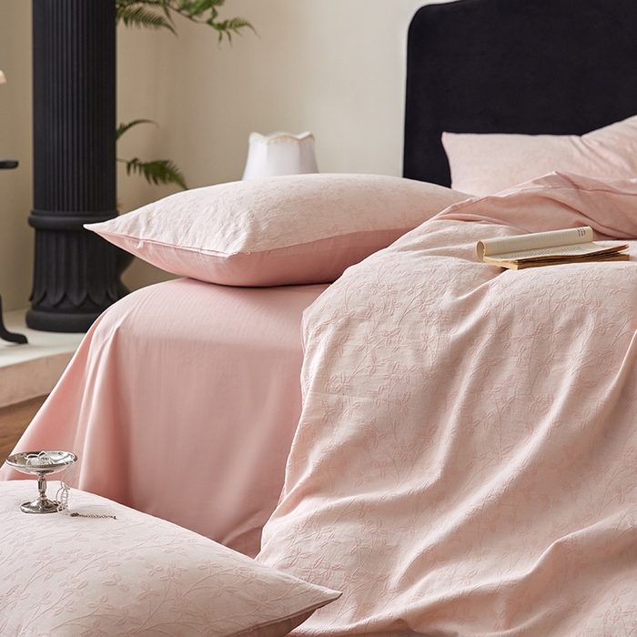 91家纺网 家纺一手货源 找家纺 优品阁 2025新款全棉纯棉A类人字斜三层纱提花四件套-叶叶情深系列 叶叶情深-公主粉