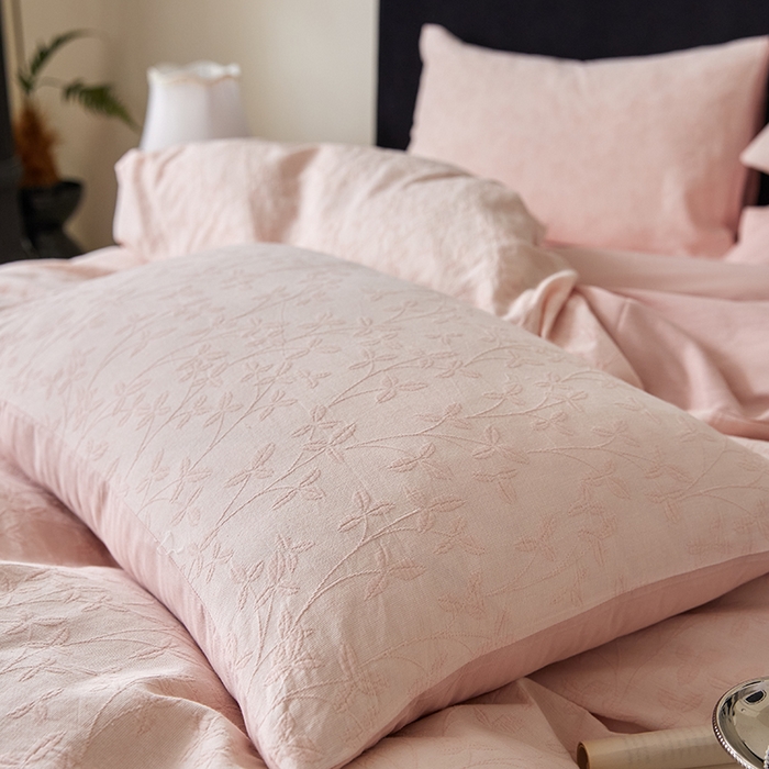 91家纺网 家纺一手货源 找家纺 优品阁 2025新款全棉纯棉A类人字斜三层纱提花四件套-叶叶情深系列 叶叶情深-公主粉