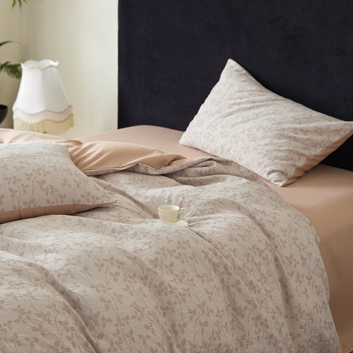 91家纺网 家纺一手货源 找家纺 优品阁 2025新款全棉纯棉A类人字斜三层纱提花四件套-叶叶情深系列 叶叶情深-卡其