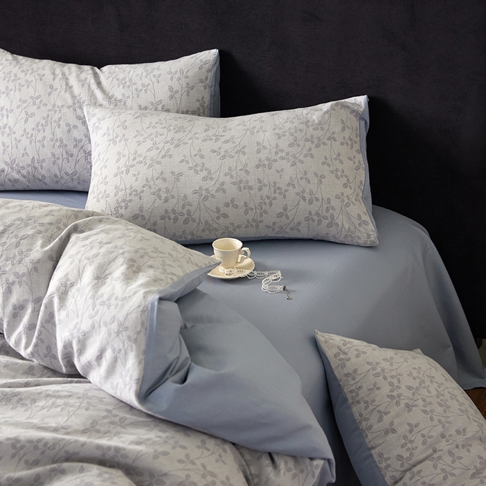 91家纺网 家纺一手货源 找家纺 优品阁 2025新款全棉纯棉A类人字斜三层纱提花四件套-叶叶情深系列 叶叶情深-雾霾蓝