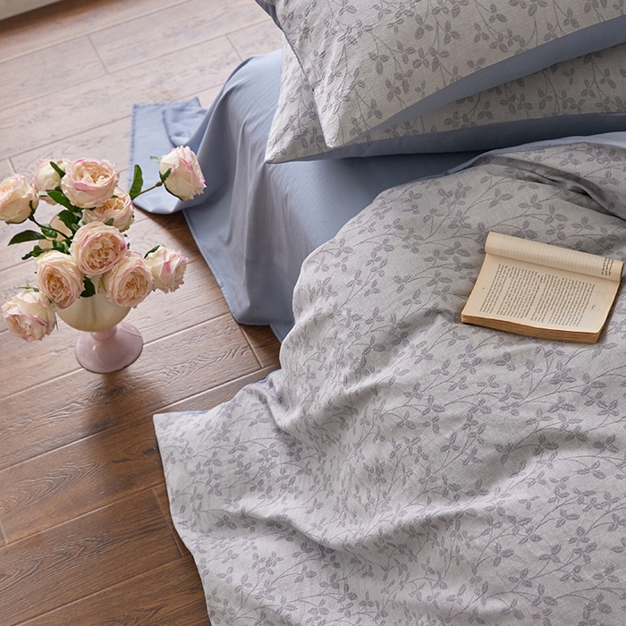 91家纺网 家纺一手货源 找家纺 优品阁 2025新款全棉纯棉A类人字斜三层纱提花四件套-叶叶情深系列 叶叶情深-雾霾蓝