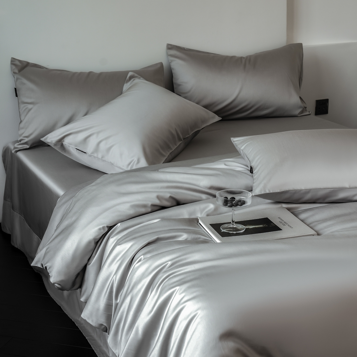 91家纺网 家纺一手货源 找家纺 秀色家纺 2025新款夏季轻奢A类100天丝长绒棉纯色床上四件套夏季冰丝被套床单高级感 Air天丝绵-幻影灰+薄雾灰