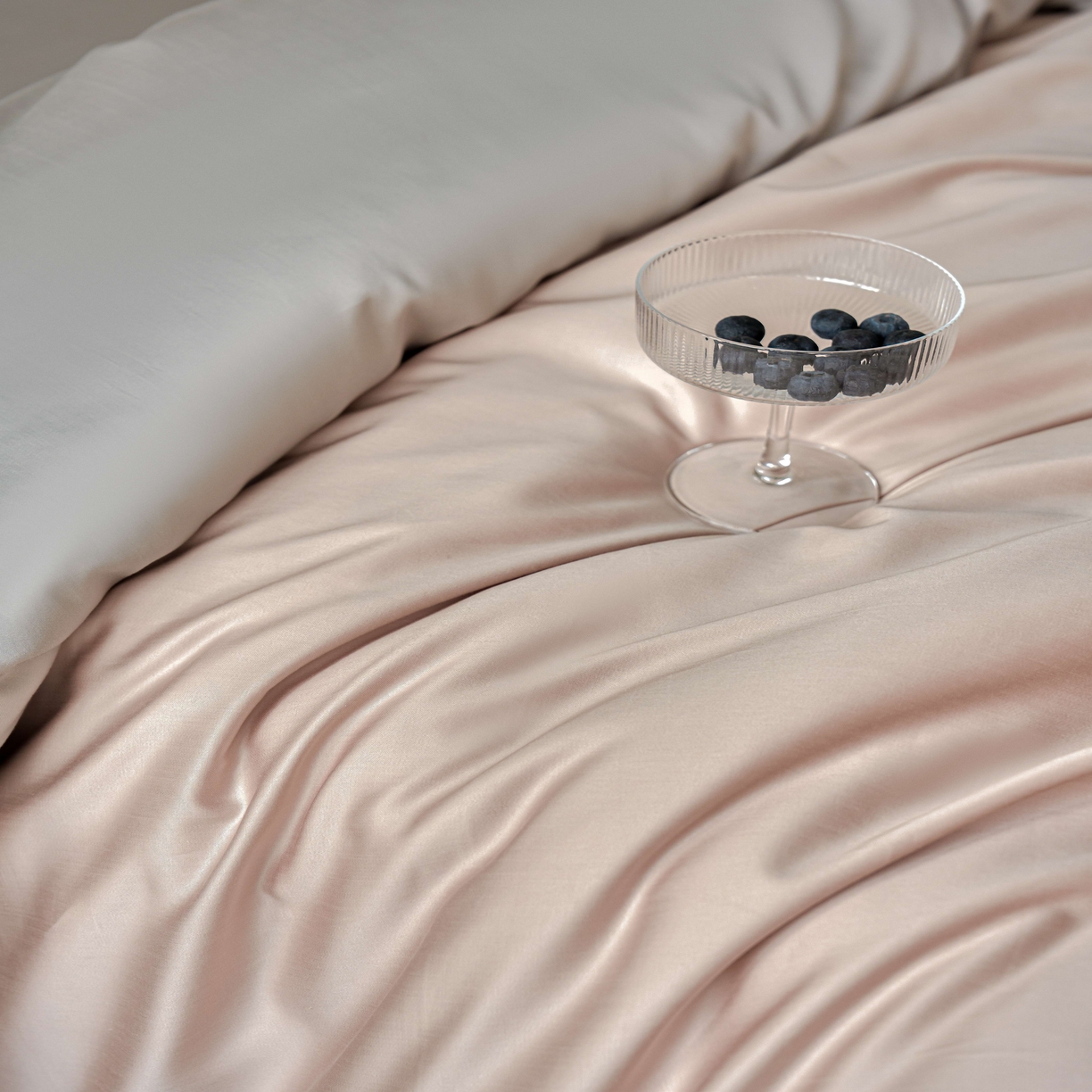 91家纺网 家纺一手货源 找家纺 秀色家纺 2025新款夏季轻奢A类100天丝长绒棉纯色床上四件套夏季冰丝被套床单高级感 Air天丝绵-桃灰粉+幻影灰