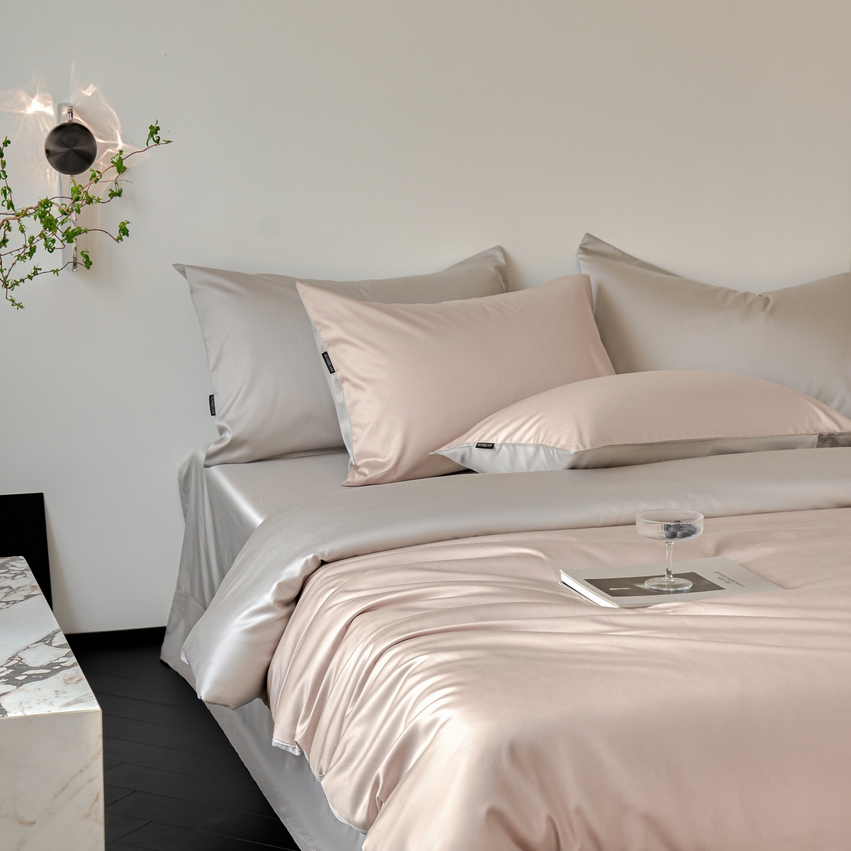 91家纺网 家纺一手货源 找家纺 秀色家纺 2025新款夏季轻奢A类100天丝长绒棉纯色床上四件套夏季冰丝被套床单高级感 Air天丝绵-桃灰粉+幻影灰