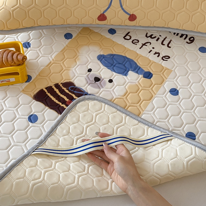 91家纺网 家纺一手货源 找家纺 RYB红黄兰 2025ins原创新款设计师款大版凉感水洗乳胶凉席三件套 波点熊仔