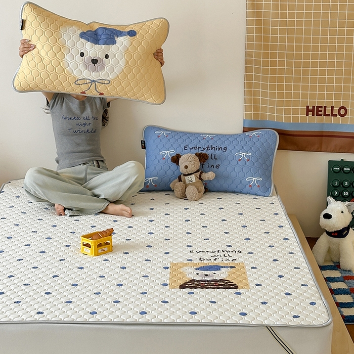 91家纺网 家纺一手货源 找家纺 RYB红黄兰 2025ins原创新款设计师款大版凉感水洗乳胶凉席三件套 波点熊仔