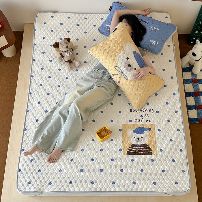 91家纺网 家纺一手货源 找家纺 RYB红黄兰 2025ins原创新款设计师款大版凉感水洗乳胶凉席三件套 波点熊仔