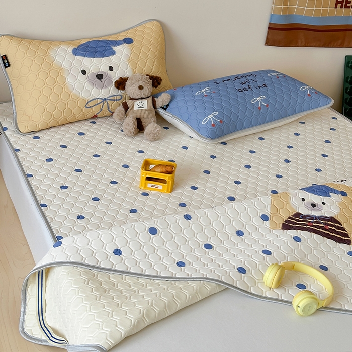 91家纺网 家纺一手货源 找家纺 RYB红黄兰 2025ins原创新款设计师款大版凉感水洗乳胶凉席三件套 波点熊仔