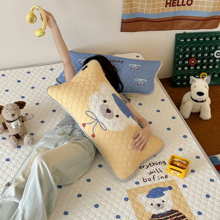 91家纺网 家纺一手货源 找家纺 RYB红黄兰 2025ins原创新款设计师款大版凉感水洗乳胶凉席三件套 波点熊仔