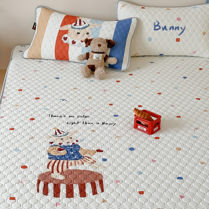 91家纺网 家纺一手货源 找家纺 RYB红黄兰 2025ins原创新款设计师款大版凉感水洗乳胶凉席三件套 马戏团小兔