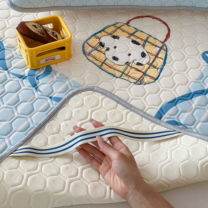 91家纺网 家纺一手货源 找家纺 RYB红黄兰 2025ins原创新款设计师款大版凉感水洗乳胶凉席三件套 狗狗日记