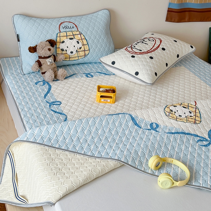 91家纺网 家纺一手货源 找家纺 RYB红黄兰 2025ins原创新款设计师款大版凉感水洗乳胶凉席三件套 狗狗日记