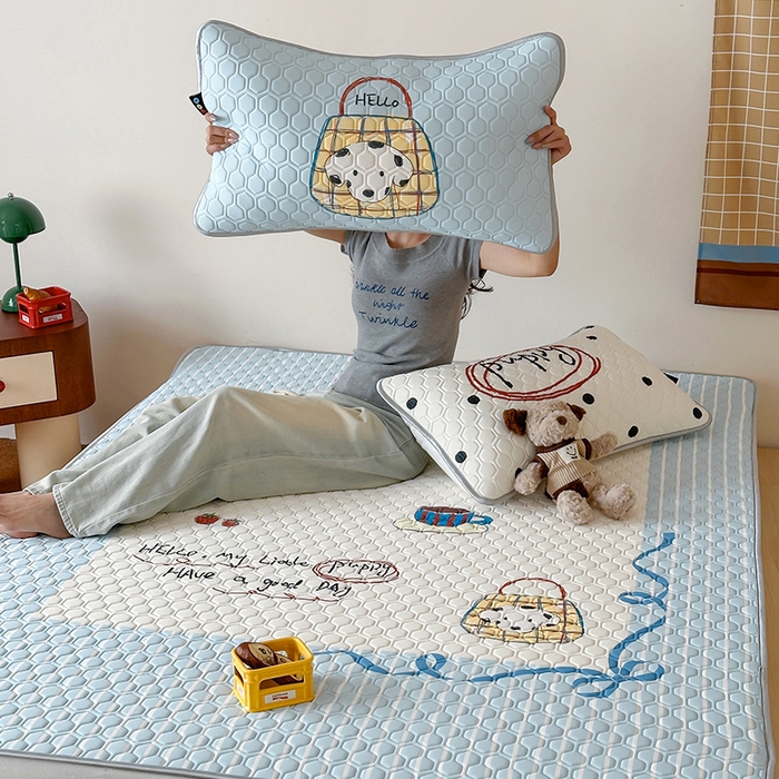 91家纺网 家纺一手货源 找家纺 RYB红黄兰 2025ins原创新款设计师款大版凉感水洗乳胶凉席三件套 狗狗日记