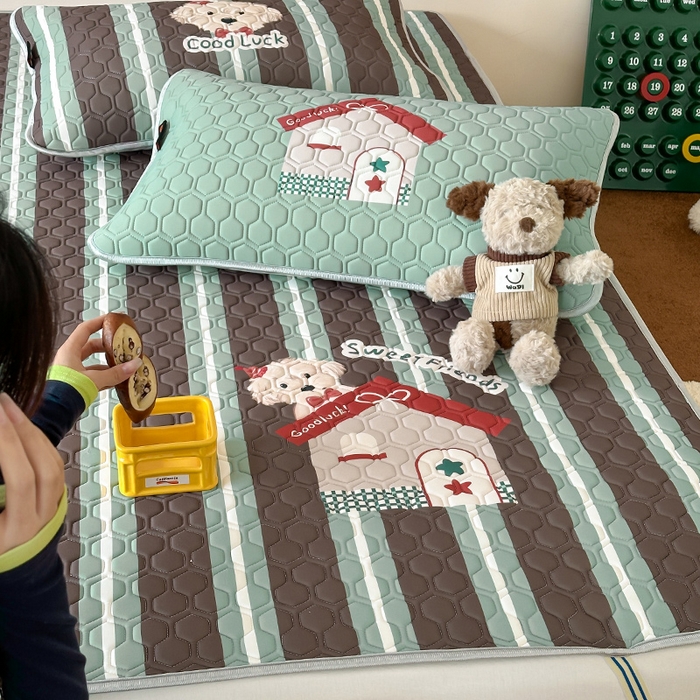 91家纺网 家纺一手货源 找家纺 RYB红黄兰 2025ins原创新款设计师款大版凉感水洗乳胶凉席三件套 泰迪小窝