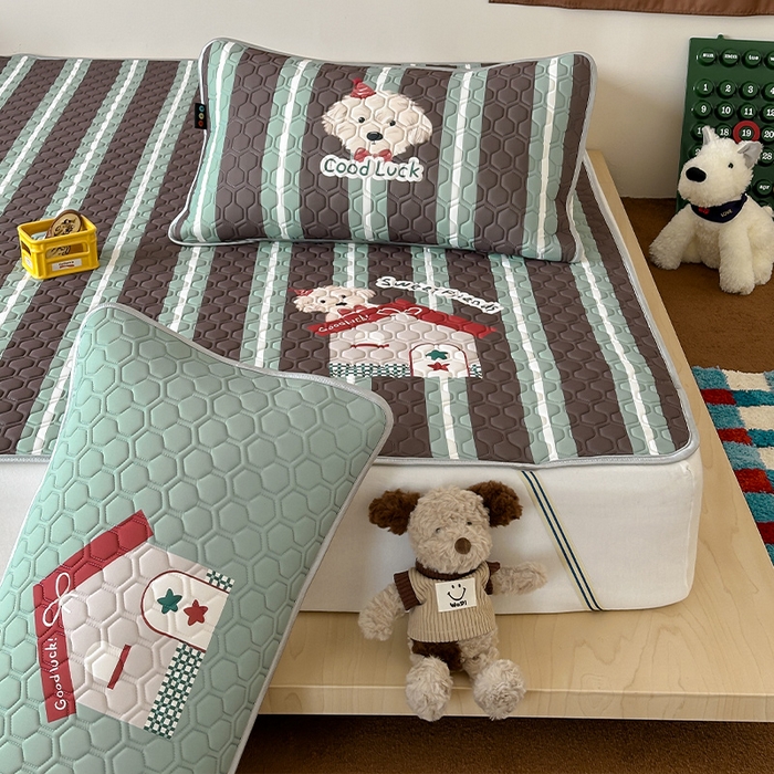 91家纺网 家纺一手货源 找家纺 RYB红黄兰 2025ins原创新款设计师款大版凉感水洗乳胶凉席三件套 泰迪小窝