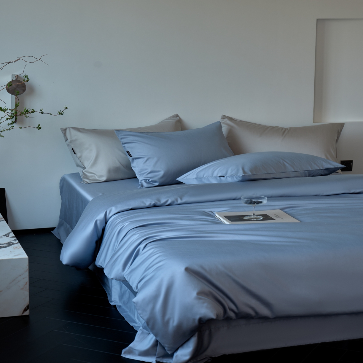 91家纺网 家纺一手货源 找家纺 秀色家纺 2025新款夏季轻奢A类100天丝长绒棉纯色床上四件套夏季冰丝被套床单高级感 Air天丝绵-星雾蓝