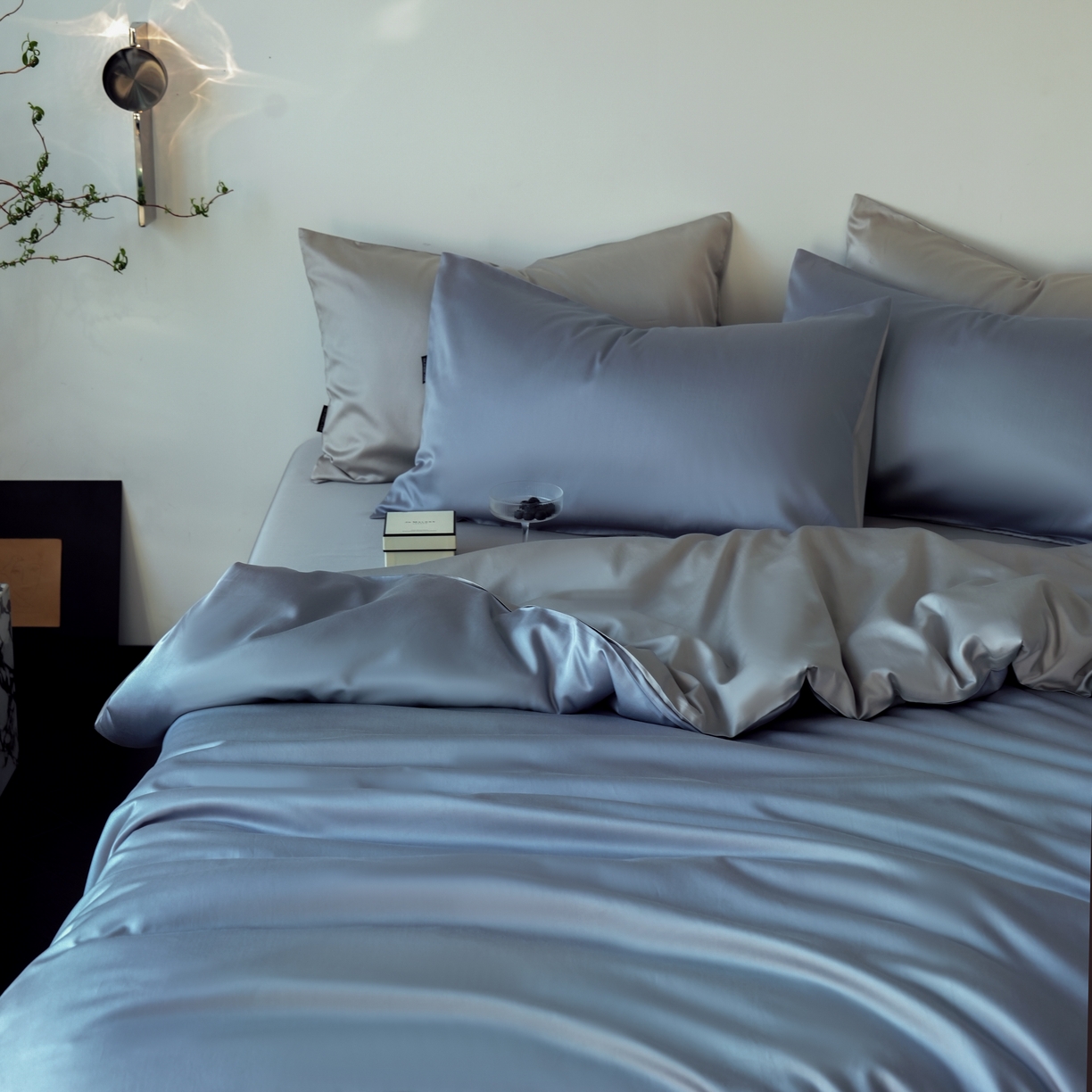 91家纺网 家纺一手货源 找家纺 秀色家纺 2025新款夏季轻奢A类100天丝长绒棉纯色床上四件套夏季冰丝被套床单高级感 Air天丝绵-星雾蓝+薄雾灰