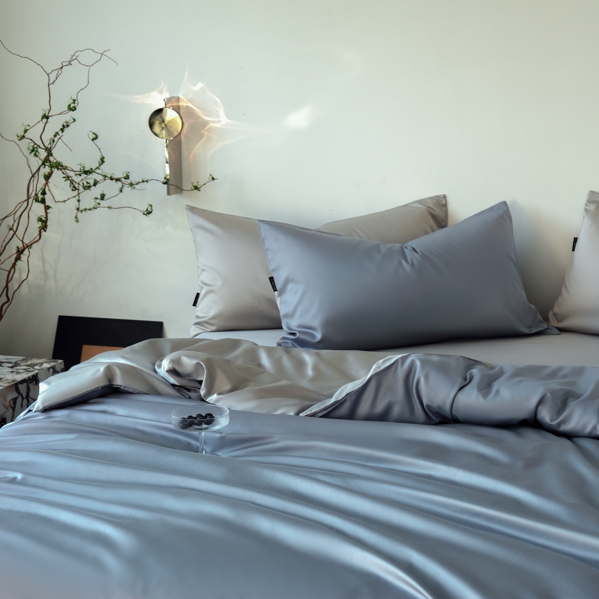 91家纺网 家纺一手货源 找家纺 秀色家纺 2025新款夏季轻奢A类100天丝长绒棉纯色床上四件套夏季冰丝被套床单高级感 Air天丝绵-星雾蓝+薄雾灰