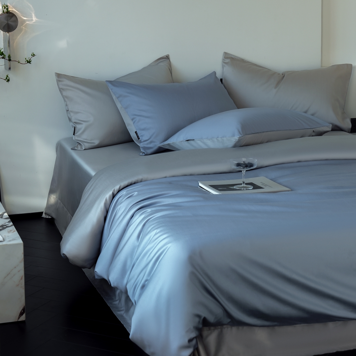 91家纺网 家纺一手货源 找家纺 秀色家纺 2025新款夏季轻奢A类100天丝长绒棉纯色床上四件套夏季冰丝被套床单高级感 Air天丝绵-星雾蓝+薄雾灰