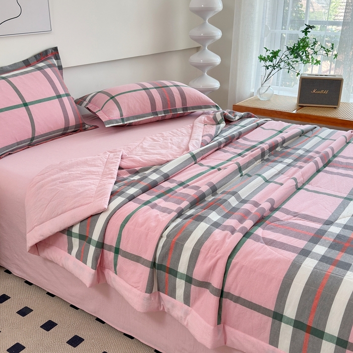 91家纺网 家纺一手货源 找家纺 三沁2025新款全棉色织水洗棉夏被 粉色恋人