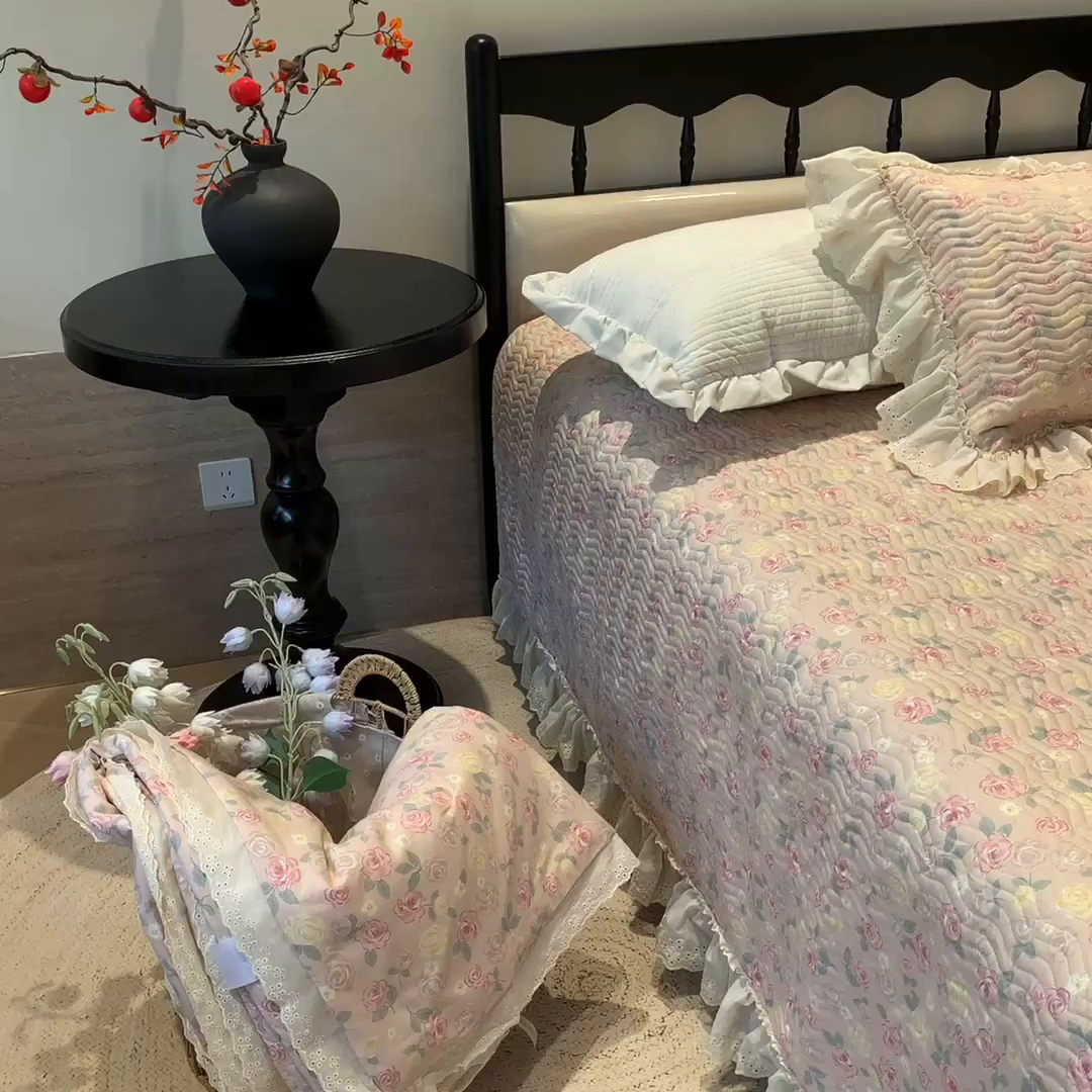 91家纺网 家纺一手货源 找家纺 奈萝家纺 2025新款全棉蕾丝花边床盖三件套四件套纯棉花边夏被 蔷薇