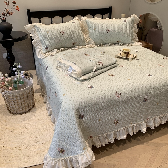 91家纺网 家纺一手货源 找家纺 奈萝家纺 2025新款全棉蕾丝花边床盖三件套四件套纯棉花边夏被 小花熊