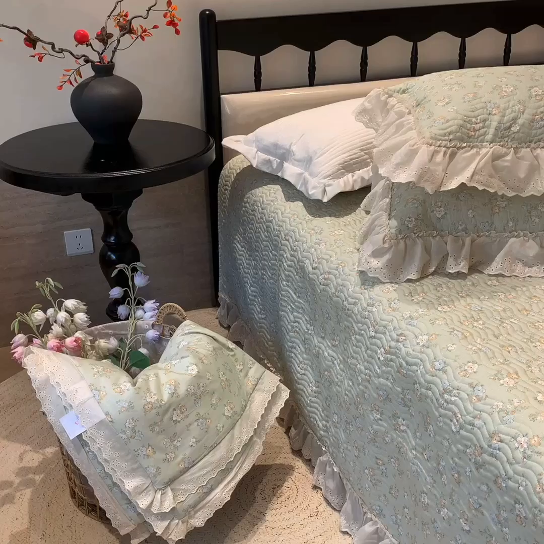 91家纺网 家纺一手货源 找家纺 奈萝家纺 2025春夏新款全棉纯棉蕾丝花边款床盖三件套 花语绿