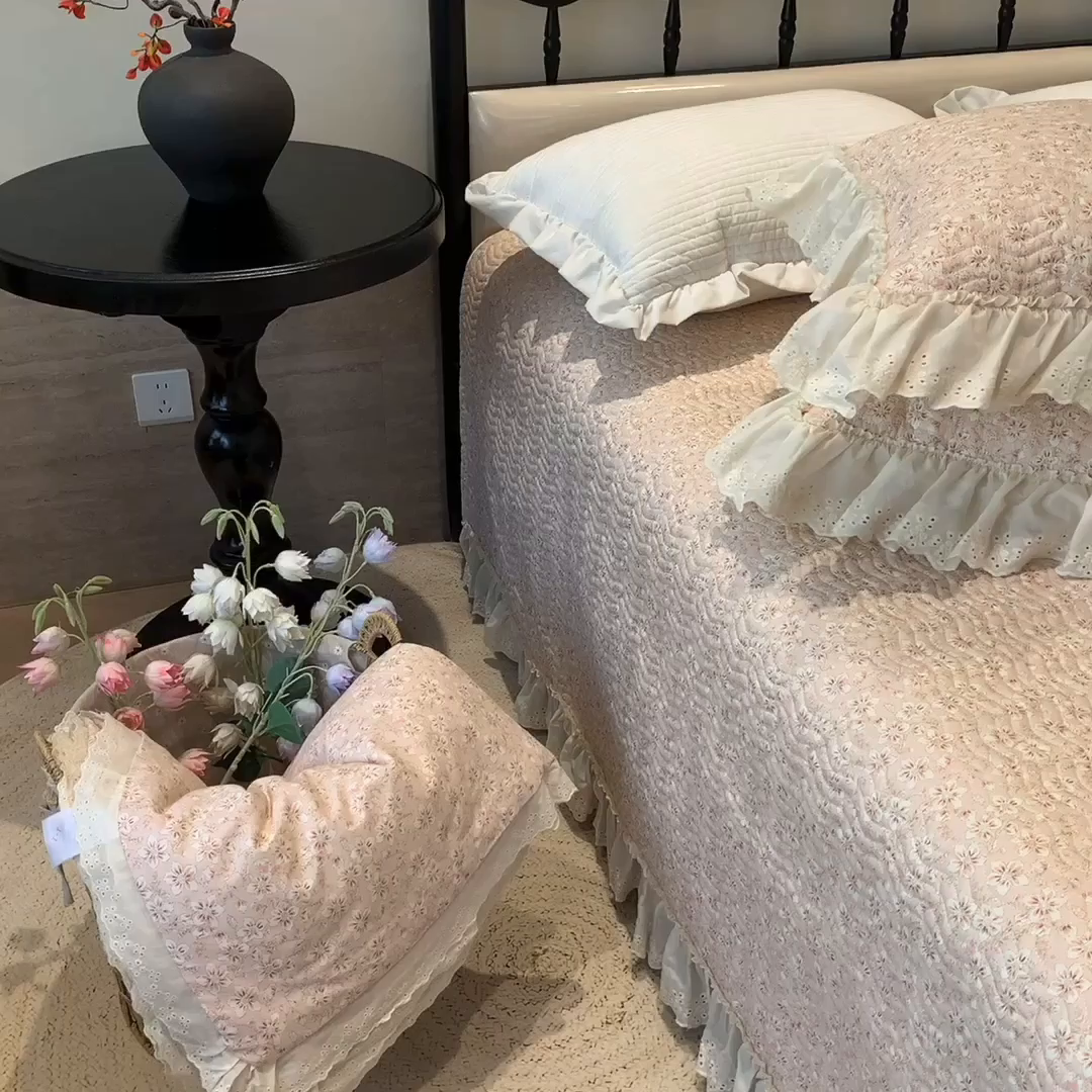 91家纺网 家纺一手货源 找家纺 奈萝家纺 2025春夏新款全棉纯棉蕾丝花边款床盖三件套 樱花