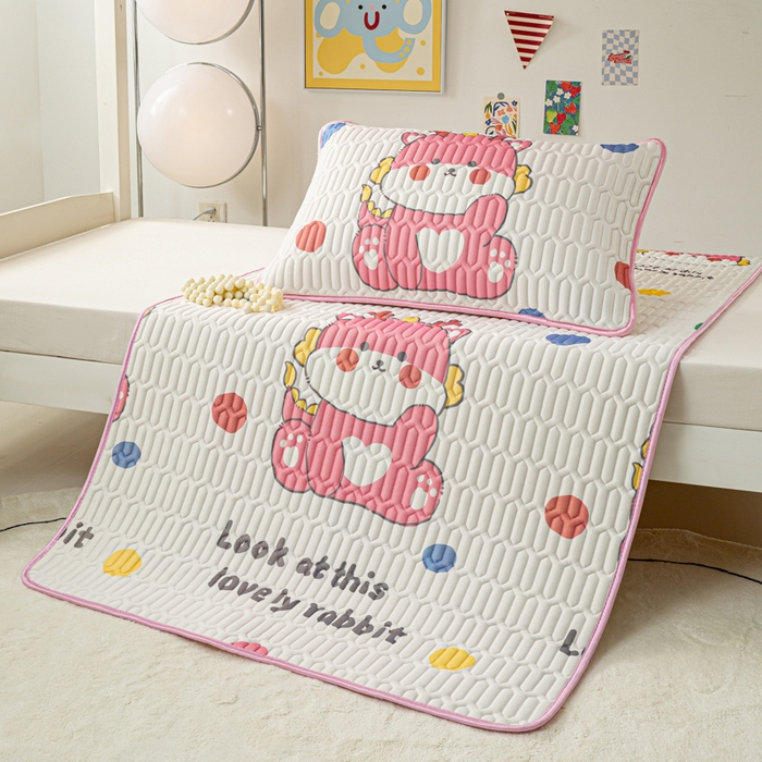 91家纺网 家纺一手货源 找家纺 （总）耐思家纺 2025新款A类0.5乳胶母婴级凉感丝印花乳胶凉席-学生款凉席