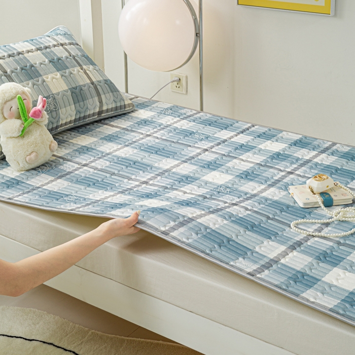 91家纺网 家纺一手货源 找家纺 （总）耐思家纺 2025新款A类0.5乳胶母婴级凉感丝印花乳胶凉席-学生款凉席