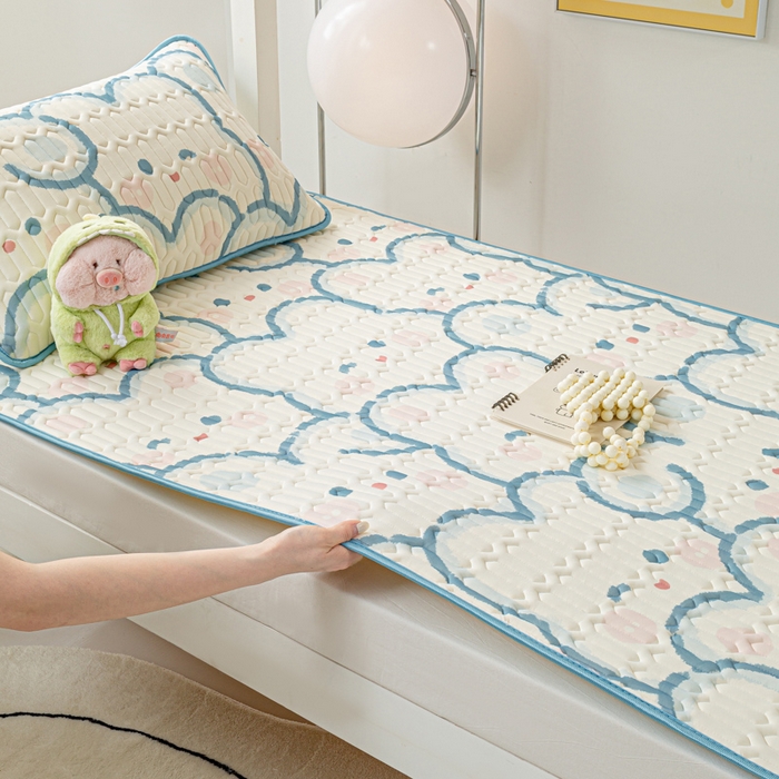 91家纺网 家纺一手货源 找家纺 （总）耐思家纺 2025新款A类0.5乳胶母婴级凉感丝印花乳胶凉席-学生款凉席