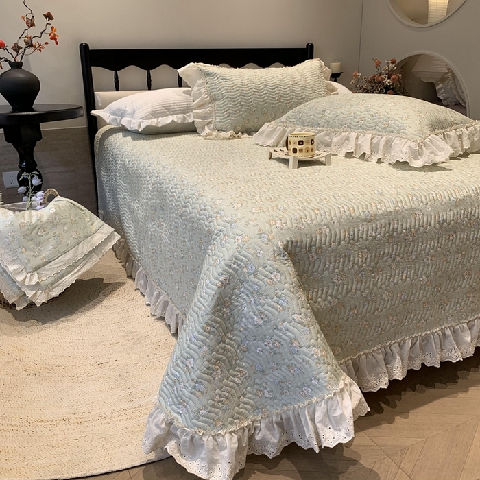 91家纺网 家纺一手货源 找家纺 奈萝家纺 2025春夏新款全棉纯棉蕾丝花边款床盖三件套 花语绿