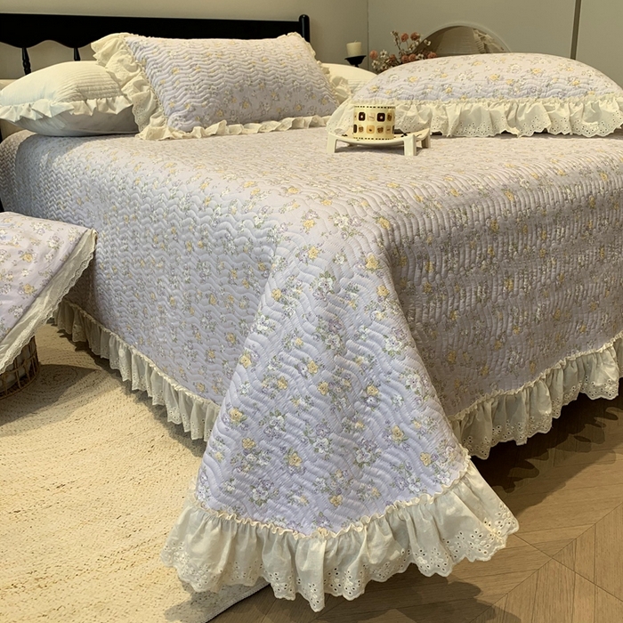 91家纺网 家纺一手货源 找家纺 奈萝家纺 2025春夏新款全棉纯棉蕾丝花边款床盖三件套 花语紫