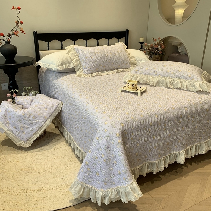 91家纺网 家纺一手货源 找家纺 奈萝家纺 2025春夏新款全棉纯棉蕾丝花边款床盖三件套 花语紫