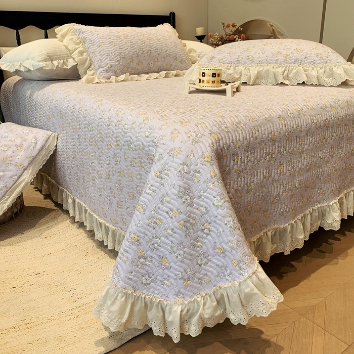 91家纺网 家纺一手货源 找家纺 奈萝家纺 2025春夏新款全棉纯棉蕾丝花边款床盖三件套 花语紫