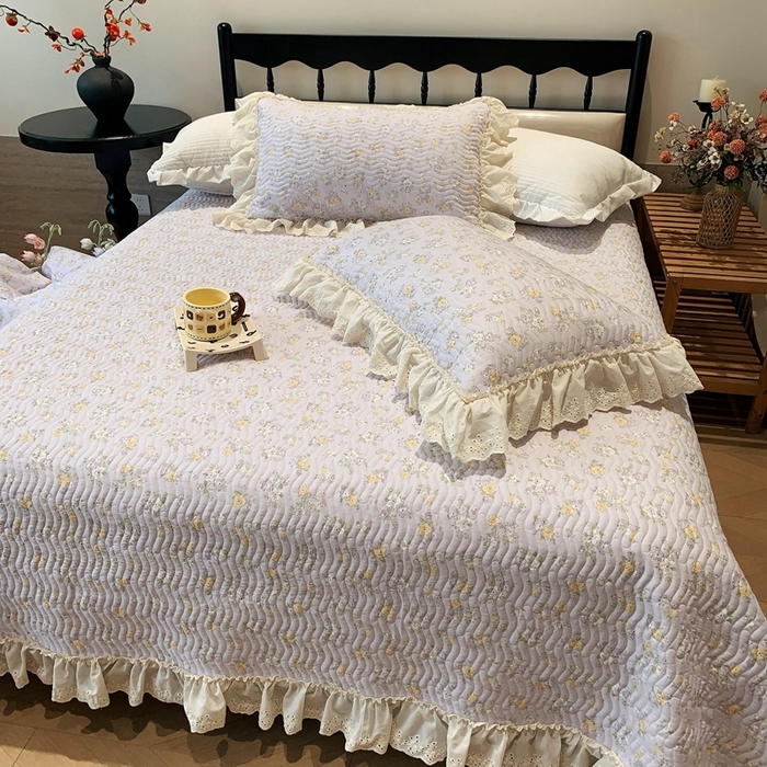 91家纺网 家纺一手货源 找家纺 奈萝家纺 2025春夏新款全棉纯棉蕾丝花边款床盖三件套 花语紫