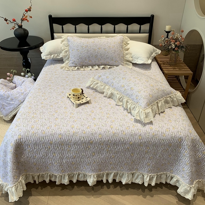 91家纺网 家纺一手货源 找家纺 奈萝家纺 2025春夏新款全棉纯棉蕾丝花边款床盖三件套 花语紫