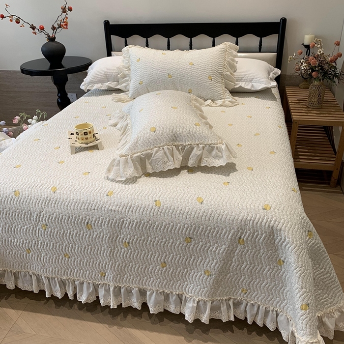 91家纺网 家纺一手货源 找家纺 奈萝家纺 2025春夏新款全棉纯棉蕾丝花边款床盖三件套 柠檬