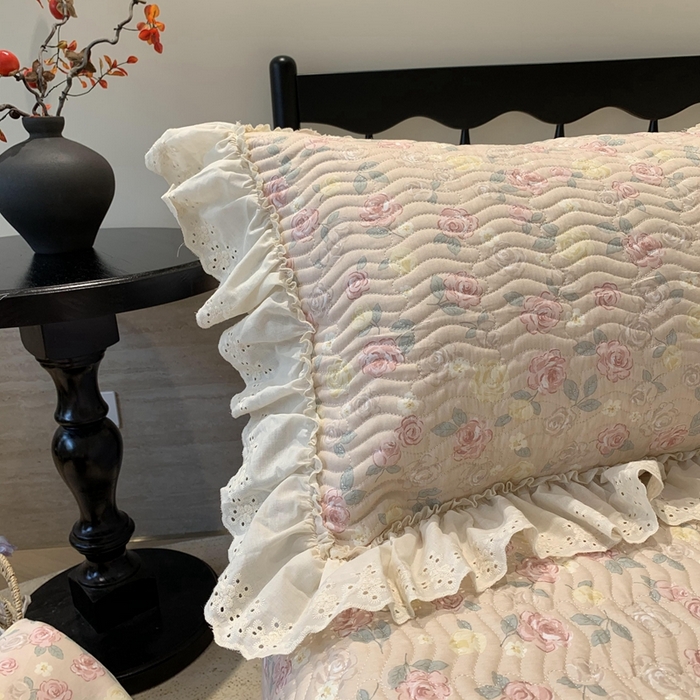 91家纺网 家纺一手货源 找家纺 奈萝家纺 2025春夏新款全棉纯棉蕾丝花边款床盖三件套 蔷薇