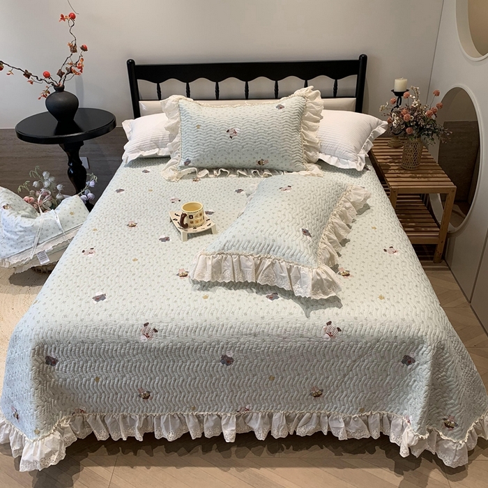 91家纺网 家纺一手货源 找家纺 奈萝家纺 2025春夏新款全棉纯棉蕾丝花边款床盖三件套 小花熊