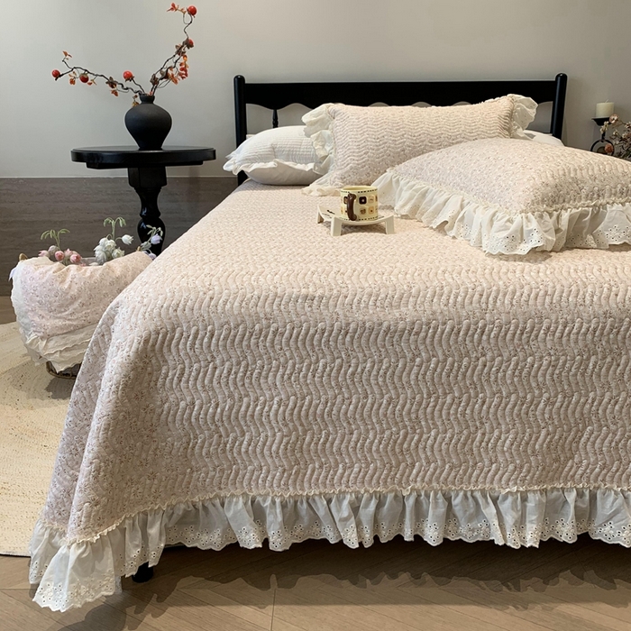 91家纺网 家纺一手货源 找家纺 奈萝家纺 2025春夏新款全棉纯棉蕾丝花边款床盖三件套 樱花