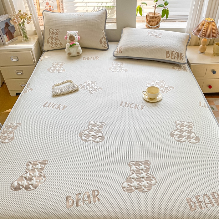 91家纺网 家纺一手货源 找家纺 （总）耐思家纺 2025新款PE中分子凉感冰豆豆凉席三件套床笠款-潮牌熊