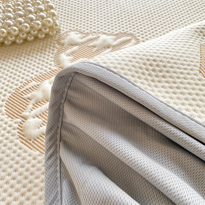 91家纺网 家纺一手货源 找家纺 （总）耐思家纺 2025新款PE中分子凉感冰豆豆凉席三件套床笠款-潮牌熊