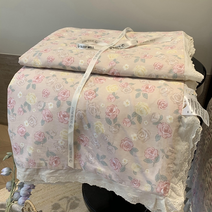 91家纺网 家纺一手货源 找家纺 奈萝家纺 2025春夏新款全棉纯棉蕾丝花边款夏被夏凉被空调被 蔷薇